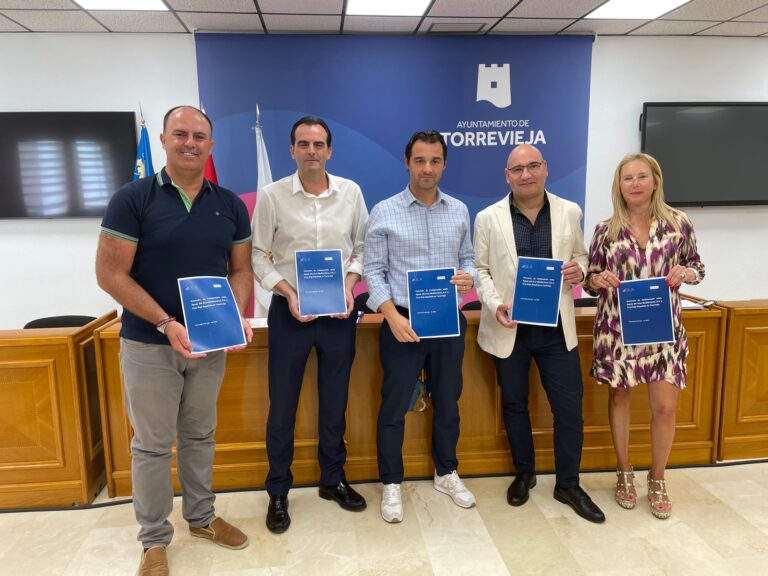 EL AYUNTAMIENTO DE TORREVIEJA, AGAMED Y CRUZ ROJA CONTRIBUYEN A LA INSERCIÓN LABORAL DEL MUNICIPIO CON LA FIRMA DEL PROGRAMA OLA