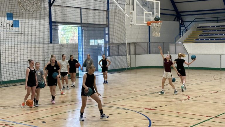 El baloncesto femenino finlandés vuelve a Torrevieja.