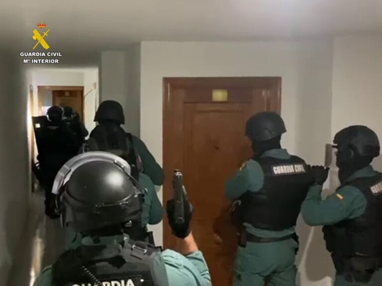 La Guardia Civil desmantela una banda dedicada a los robos en el interior de vehículos en Torrevieja