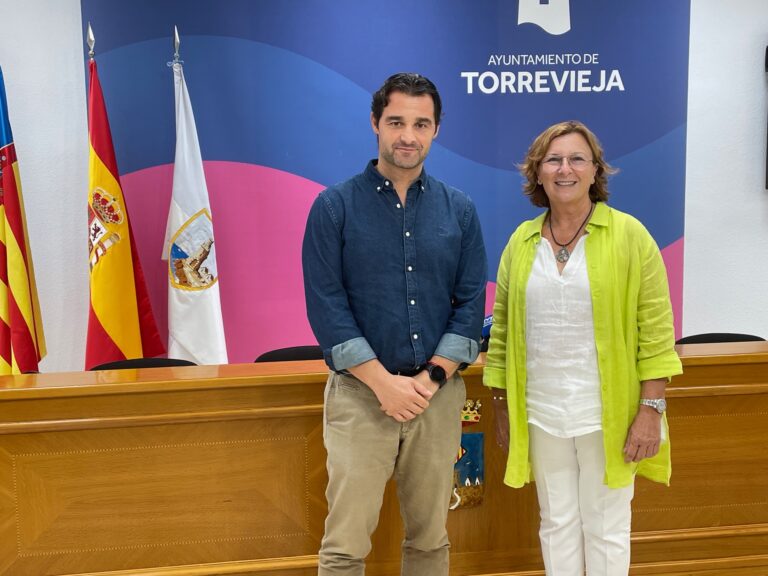 LA DELEGADA DEL CONSELL EN ALICANTE SE REÚNE CON EL ALCALDE PARA ABORDAR LAS INVERSIONES DE LA GENERALITAT EN EL MUNICIPIO