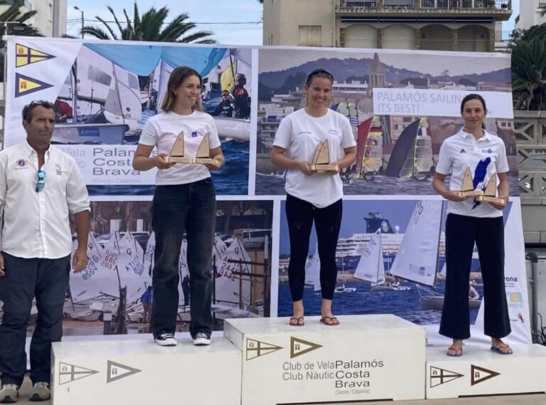 ALEJANDRO PAREJA BRONCE EN LA GENERAL Y LEONOR ROMERO PLATA SUB 18 FEMENINO EN EL 32º TROFEU VILA DE PALAMÓS CLASE INTERNACIONAL EUROPA