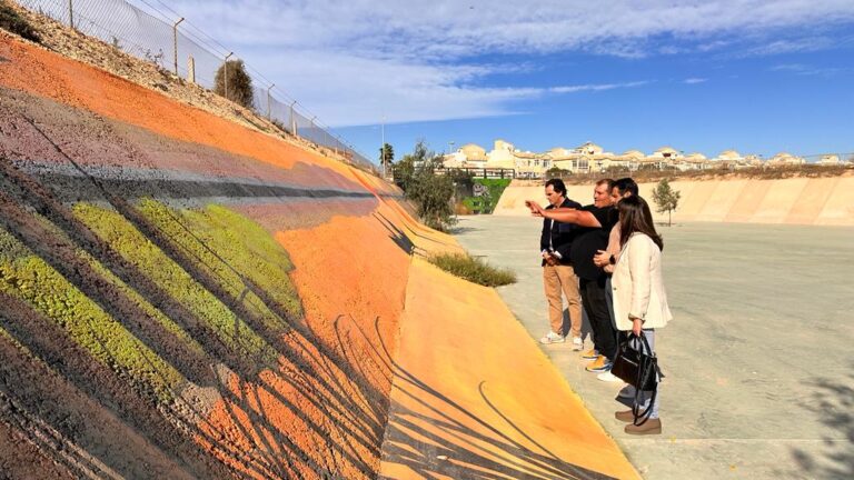 FINALIZAN LOS TRABAJOS DE PINTURA DE LA BALSA DE LAMINACIÓN EXISTENTE EN LA URBANIZACIÓN TORRETA FLORIDA