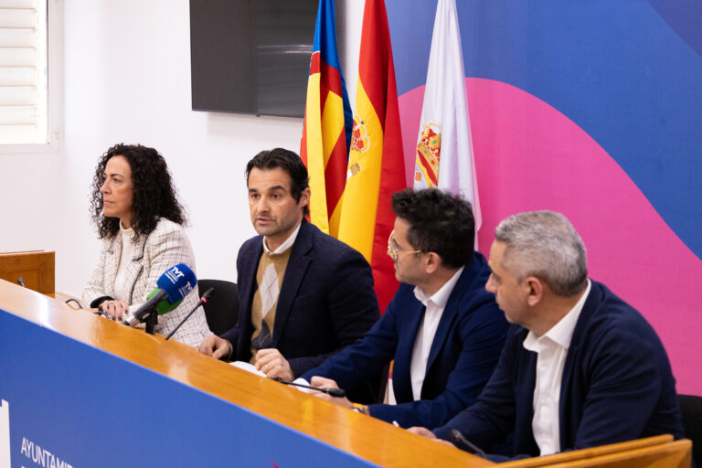 EL ALCALDE DE TORREVIEJA ASEGURA QUE EL BONO CONSUMO ES TRANSPARENTE Y EJEMPLAR, Y DESMIENTE TODOS LOS SUPUESTOS DE LA AVA