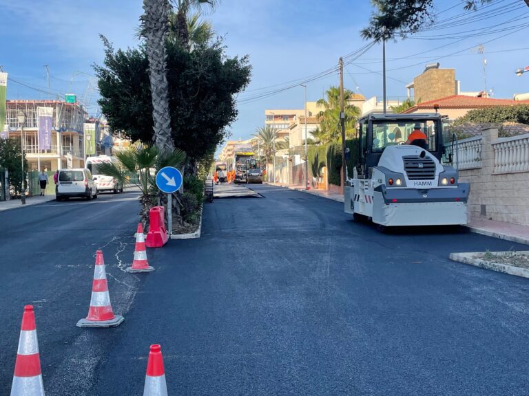 A FINALES DE ENERO TERMINA EL REASFALTADO DE CALLES EN LA ZONA SUR DE TORREVIEJA
