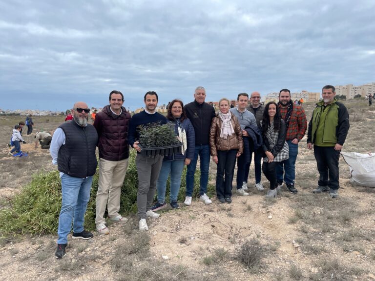 COMIENZA LA PLANTACIÓN DE ESPECIES AUTÓCTONAS EN EL PARQUE NATURAL CON MOTIVO DEL DÍA DEL ÁRBOL 2023