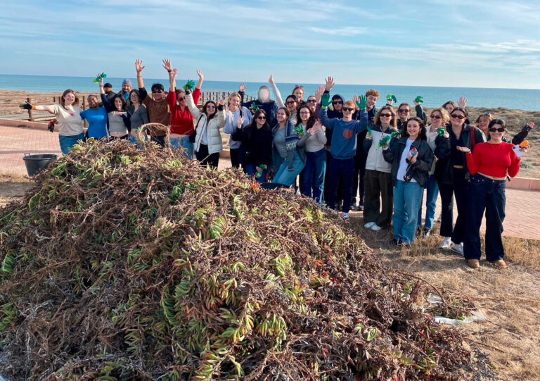 ESTUDIANTES PROCEDENTES DE EE.UU. PARTICIPAN EN LA RECUPERACIÓN AMBIENTAL DEL PARAJE NATURAL MUNICIPAL DEL MOLINO DEL AGUA