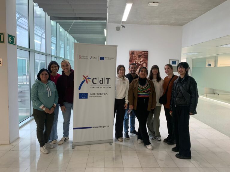 Regresa a Torrevieja el alumnado del Máster Comincrea de la UA para la digitalización del archivo e historia del Certamen de Habaneras