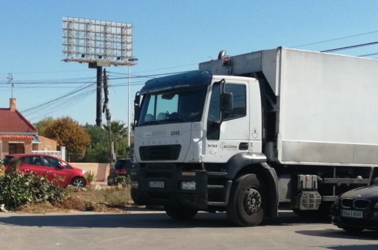 El Partido Socialista de Torrevieja acusa al PP de trato de favor a la empresa Acciona, que presta el servicio de basuras