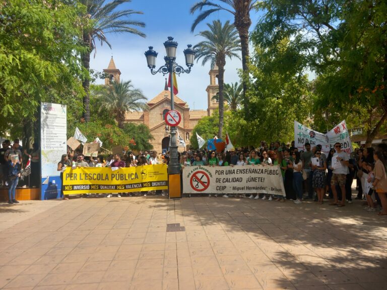 El PSOE DE TORREVIEJA APOYA LA HUELGA EDUCATIVA DEL 23 DE MAYO EN DEFENSA DE LA EDUCACIÓN PÚBLICA