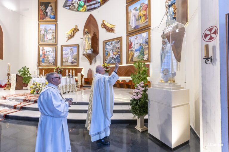 HA SIDO BENDECIDA LA IMAGEN DE NUESTRA SEÑORA DE FATIMA EN LA PARROQUIA DEL SAGRADO CORAZÓN POR D. AURELIO FERRÁNDIZ GARCÍA, VICARIO EPISCOPAL