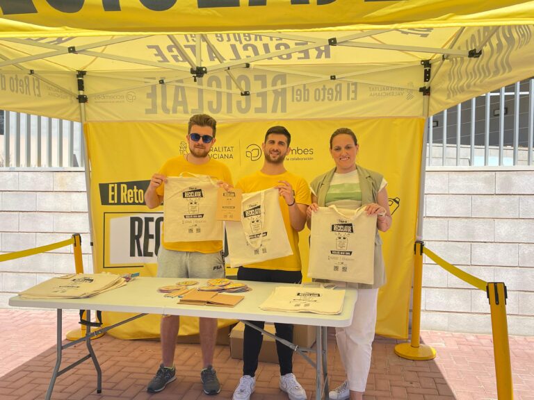 EL EQUIPO DEL RETO DEL RECICLAJE DE ECOEMBES VISITA TORREVIEJA