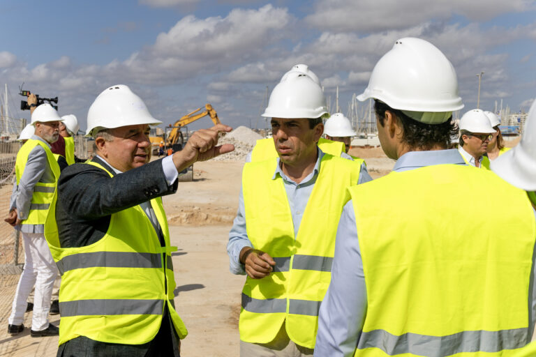 EL PRESIDENTE DE LA GENERALITAT VISITA LAS OBRAS DE REURBANIZACIÓN DEL PUERTO DE TORREVIEJA