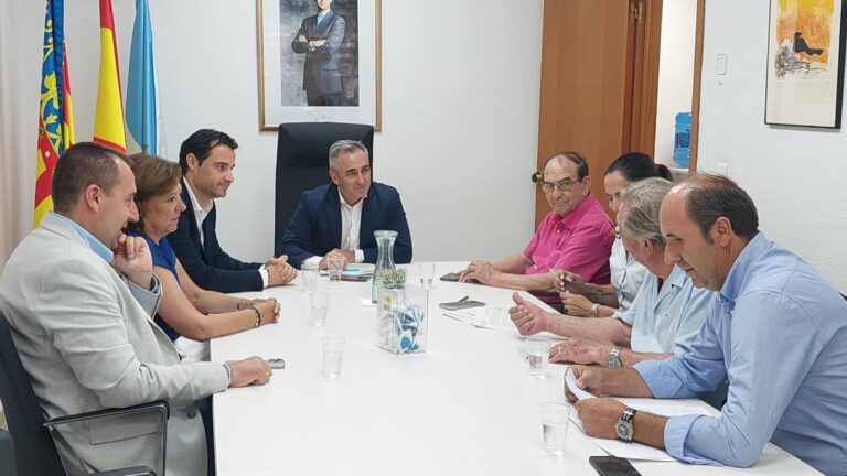 Barrachina reclama al Gobierno 350 millones pendientes para la reutilización de aguas depuradas en las estaciones de l’Alacantí y la Vega Baja