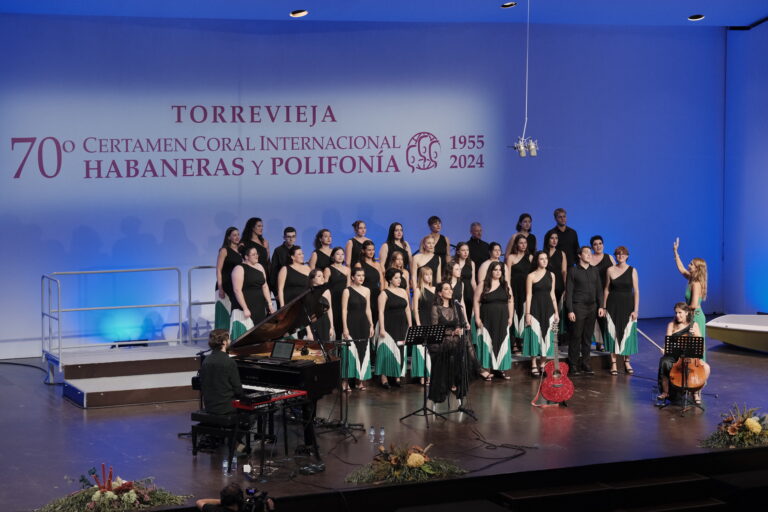 El Certamen del 70º aniversario arranca con  una gala extraordinaria protagonizada por el  coro Sinfonía de la Escuela Coral Municipal y  la cantante Ruth Lorenzo