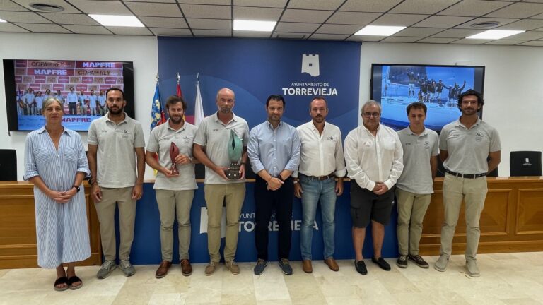 EL ALCALDE RECIBE A LOS CAMPEONES ABSOLUTOS DE LA 42ª COPA DEL REY DE VELA