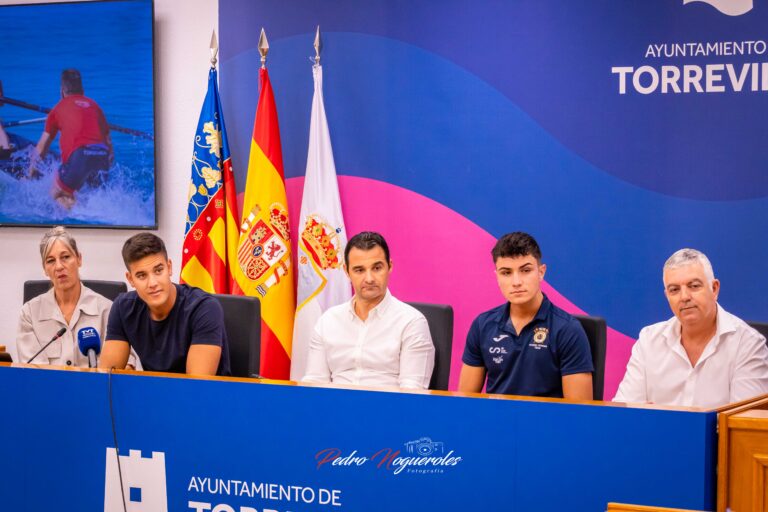 RECEPCIÓN OFICIAL A LOS REMEROS MATEROS, MARCO LIARTE Y ANDER MARTÍN, TRAS SU PARTICIPACIÓN EN EL CAMPEONATO DEL MUNDO DE BEACH SPRINT CELEBRADO EN ITALIA