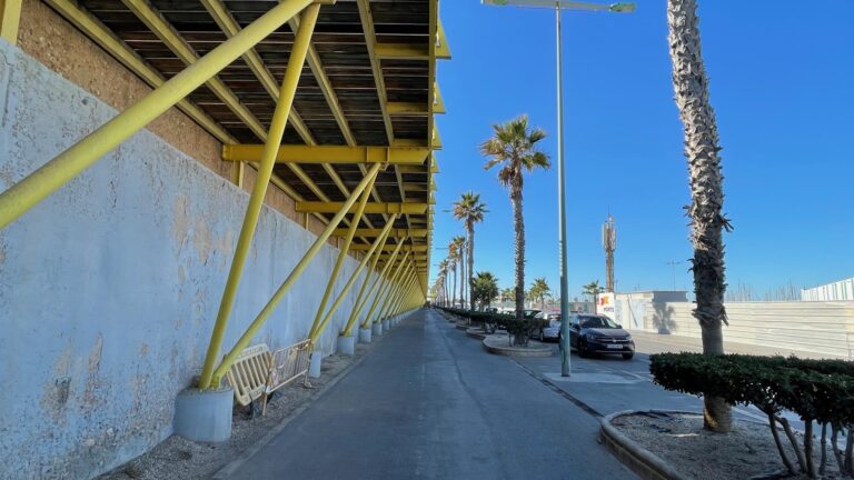 COMIENZAN LAS OBRAS DE REPAVIMENTACIÓN Y REPARACIÓN DEL DIQUE DE LEVANTE, CON UNA INVERSIÓN DE 6.543.733 EUROS Y UN PLAZO DE EJECUCIÓN DE 9 MESES