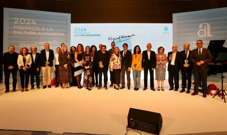 RECONOCIMIENTO ESPECIAL AL CERTAMEN INTERNACIONAL DE HABANERAS Y POLIFONÍA DE TORREVIEJA EN LOS IV PREMIOS A LA CULTURA ALICANTINA