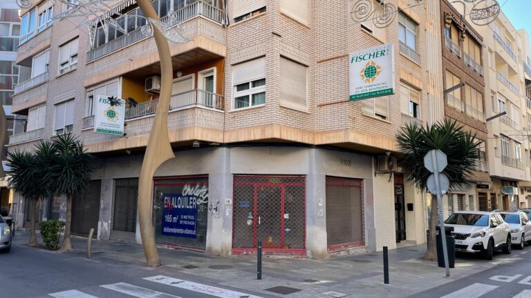 APROBADO EL CONTRATO DE ARRENDAMIENTO DE UN LOCAL DE 165 METROS CUADRADOS, UBICADO EN LA CALLE CLEMENTE GOSÁLVEZ ESQUINA CON CABALLERO DE RODAS, DESTINADO A DEPENDENCIAS MUNICIPALES