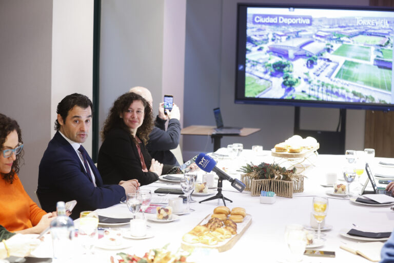 TORREVIEJA MUESTRA SU NUEVA OFERTA TURÍSTICA EN MADRID EN UN DESAYUNO CON PRENSA ESPECIALIZADA COMO ANTESALA DE FITUR.