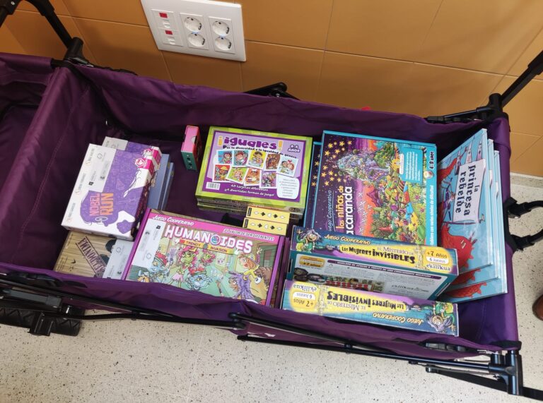 LA CONCEJALÍA DE IGUALDAD PRESENTA LA ACTIVIDAD “CARRITO VIAJERO”, UN INSTRUMENTO CON JUEGOS Y CUENTOS PARA QUE EL ALUMNADO SE DIVIERTA Y APRENDA SOBRE LA IGUALDAD DE GÉNERO