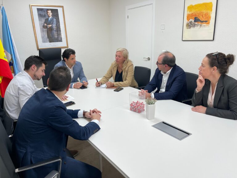 EL ALCALDE SE REÚNE CON LOS RESPONSABLES DE LA EMPRESA TELPARK, ADJUDICATARIA DEL NUEVO APARCAMIENTO DEL PUERTO DE TORREVIEJA