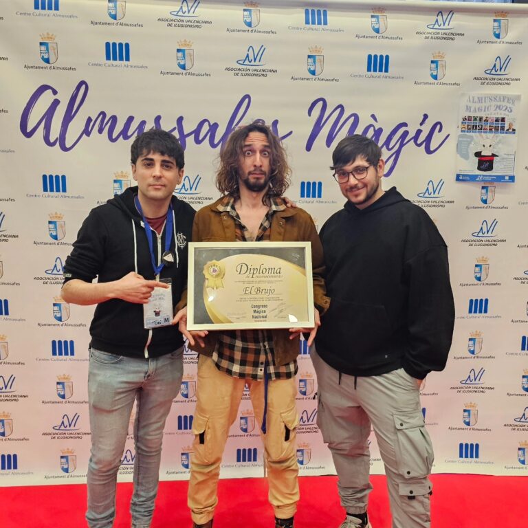 Antonio Ortuño «El Brujo» revoluciona la magia nacional y lleva el nombre de Torrevieja a lo más alto