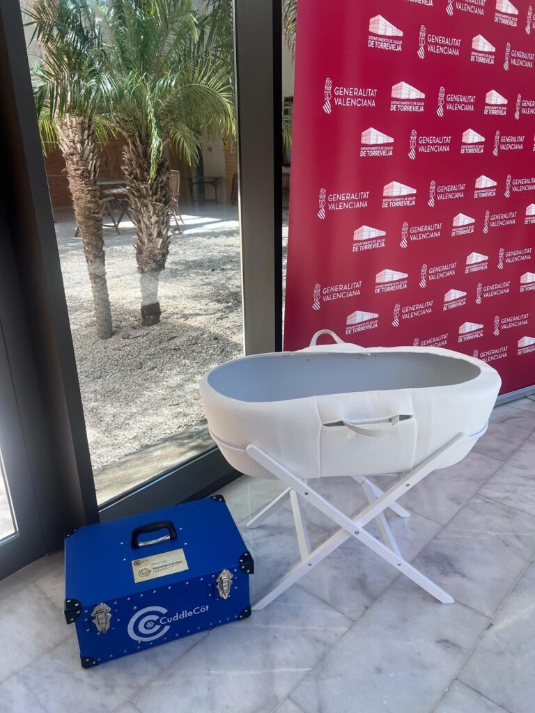 Una cuna de abrazos para el Hospital de Torrevieja