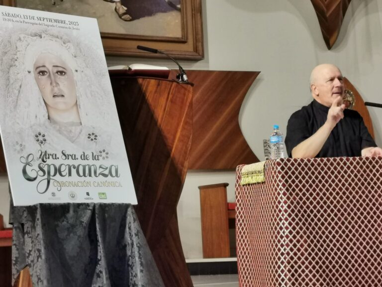 D. AURELIO FERRÁNDIZ OFRECIÓ LA CONFERENCIA: MARÍA, PEREGRINA DE ESPERANZA