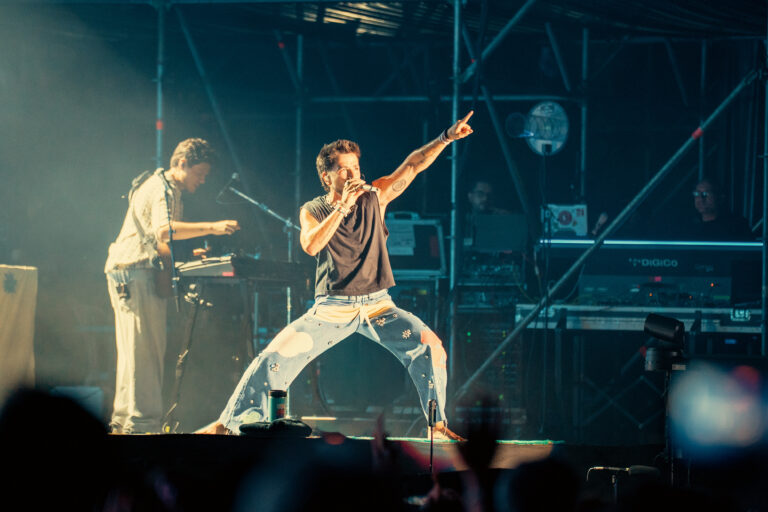Camilo desata la magia durante su concierto en Brilla Torrevieja y pone el broche de oro al festival