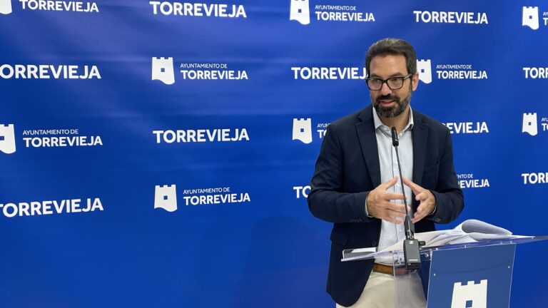 TORREVIEJA ADJUDICA EL CONTRATO DE LIMPIEZA Y MANTENIMIENTO DE ASEOS EN LAS PLAYAS POR 995.269 EUROS PARA LOS PRÓXIMOS CUATRO AÑOS