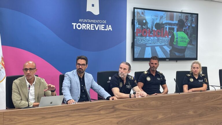 TORREVIEJA PONE EN MARCHA UNA NUEVA PATRULLA ESCOLAR DE LA POLICÍA LOCAL PARA REFUERZO DE LA ATENCIÓN A MENORES Y CENTROS EDUCATIVOS