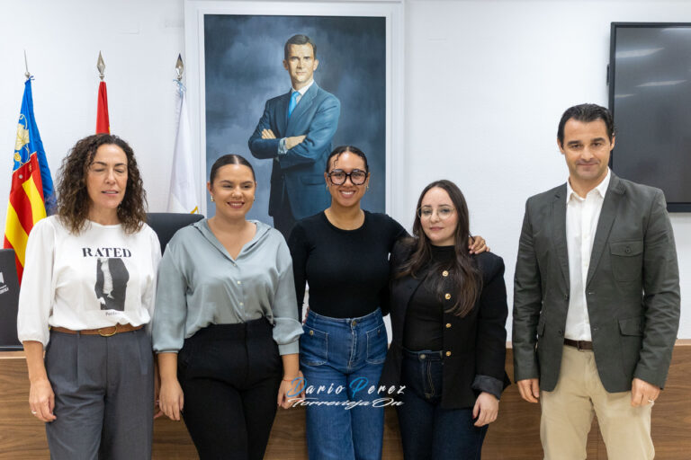 Torrevieja presenta la Corte Salinera 2025/2026: conoce a Miriam, Daniela y Sara
