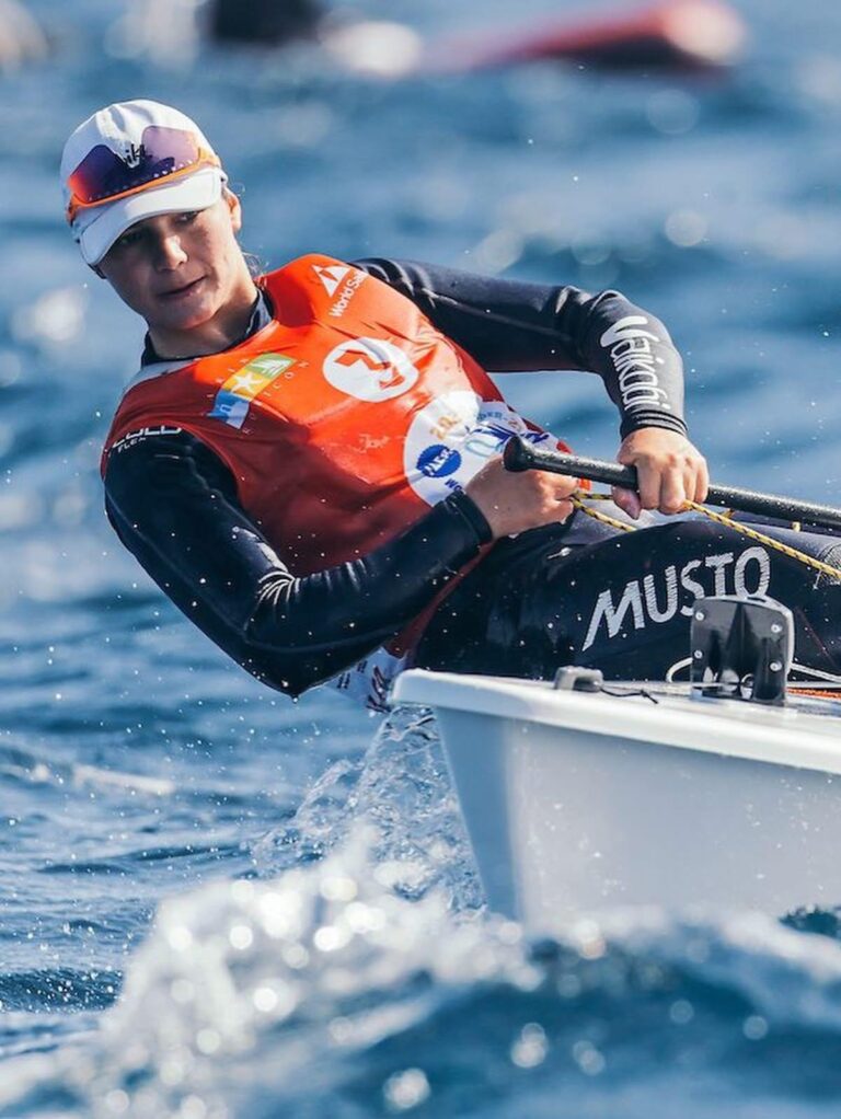 Adriana Castro logra el bronce mundial en el Campeonato del Mundo ILCA Sub-21 y sitúa a Torrevieja en la élite de la vela internacional