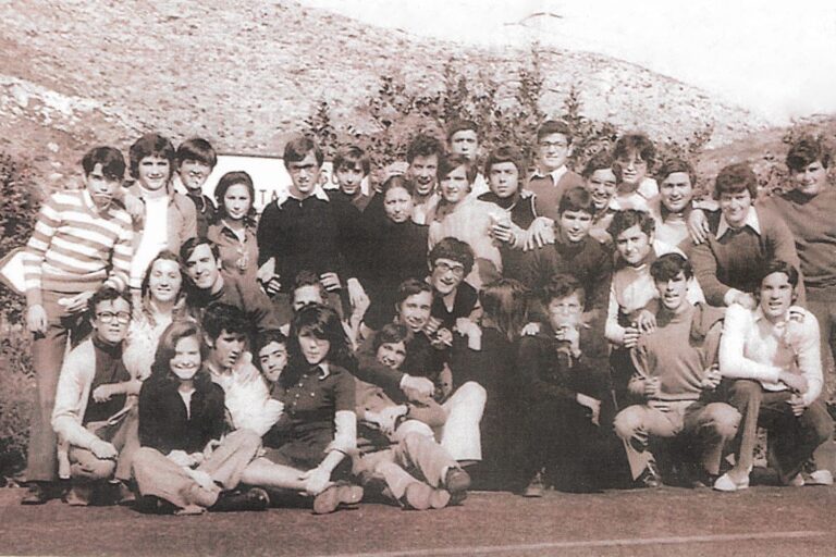 La primera promoción del Instituto Nº 1 de Torrevieja celebra un emotivo reencuentro 52 años después