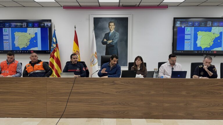 Torrevieja activa el CECOPAL ante la llegada de la borrasca Kristin y la alerta naranja por fuertes rachas de viento