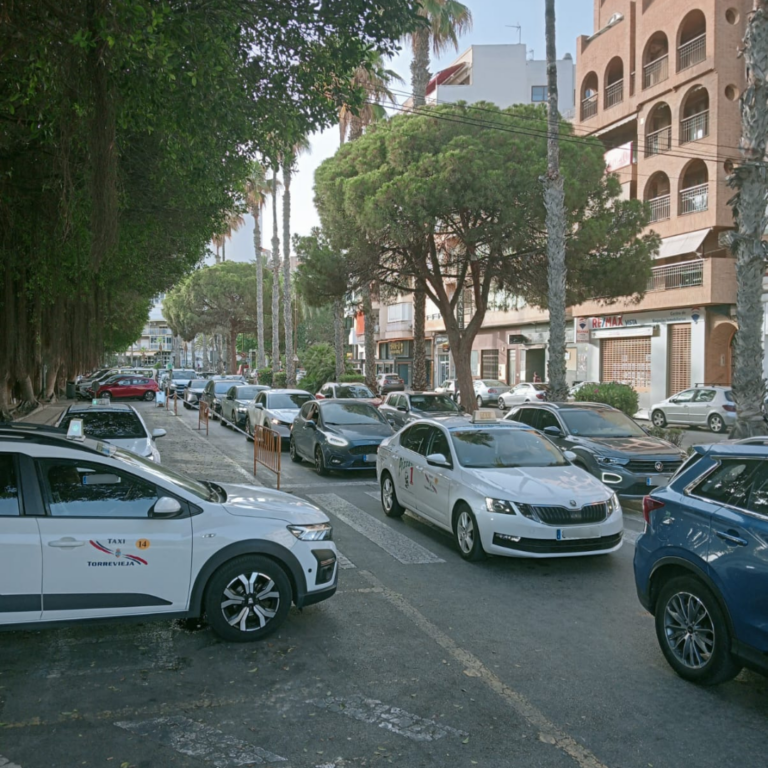 SUEÑA TORREVIEJA CELEBRA LA CONCESIÓN DE NUEVAS  LICENCIAS DE EUROTAXI, PERO LAMENTA LA ESCASA  PUBLICIDAD DEL PROCESO