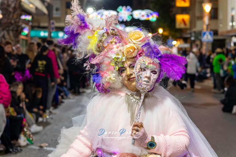 Comparsas foráneas desfilan este viernes en el Carnaval de Torrevieja
