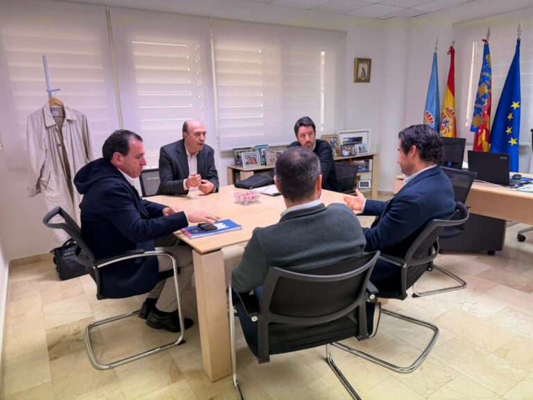 La Universidad Politécnica de Madrid visita Torrevieja para impulsar la futura Ciudad Administrativa y mejorar la imagen urbana