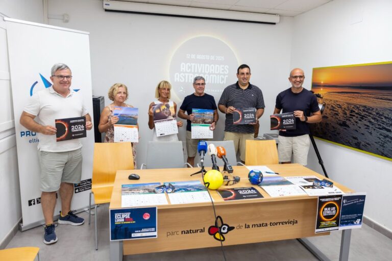 Proyecto Mastral dona 2.500 euros a AFA Torrevieja y GAEX gracias al Calendario Solidario 2026