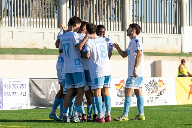 El SC Torrevieja afronta un partido decisivo ante el CF Benidorm en su lucha por el ascenso