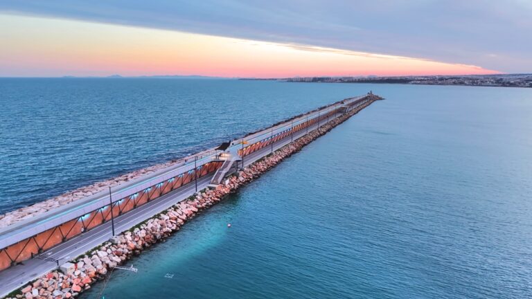 Torrevieja reabre el Dique de Levante tras su completa renovación y una inversión de más de 6,5 millones de euros