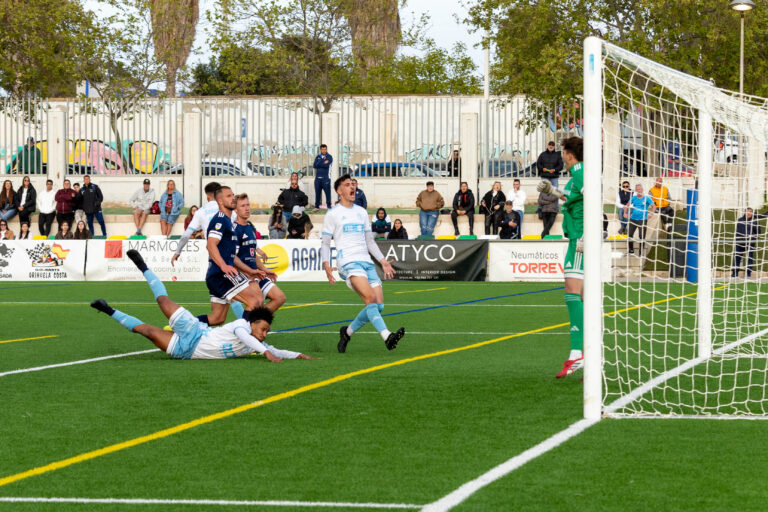 Derrota del SC Torrevieja (1-2) ante el CF Benidorm en un duelo clave por el ascenso