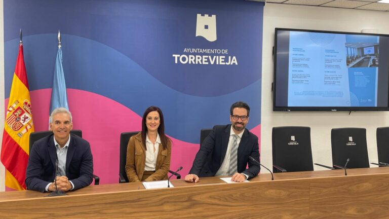 El Ayuntamiento de Torrevieja refuerza el apoyo emocional a profesionales de primera línea con un nuevo programa formativo