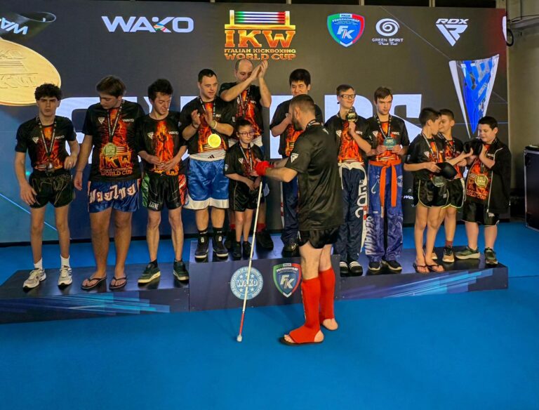 Torrevieja refuerza su compromiso con el deporte tras los éxitos de Felipe González y David Dianov en la Copa del Mundo de Kickboxing