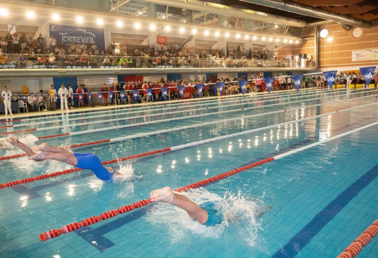La piscina cubierta municipal de Torrevieja permanecerá cerrada tras una incidencia en el conducto de climatización