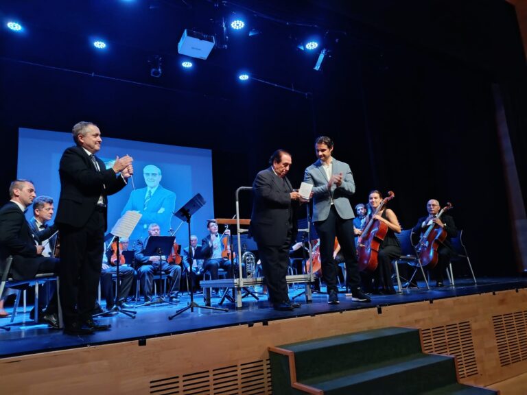 EL MAESTRO ENRIQUE GARCÍA ASENSIO DIRECTOR HONORÍFICO DE LA ORQUESTA DE FLAUTAS CASANOVAS