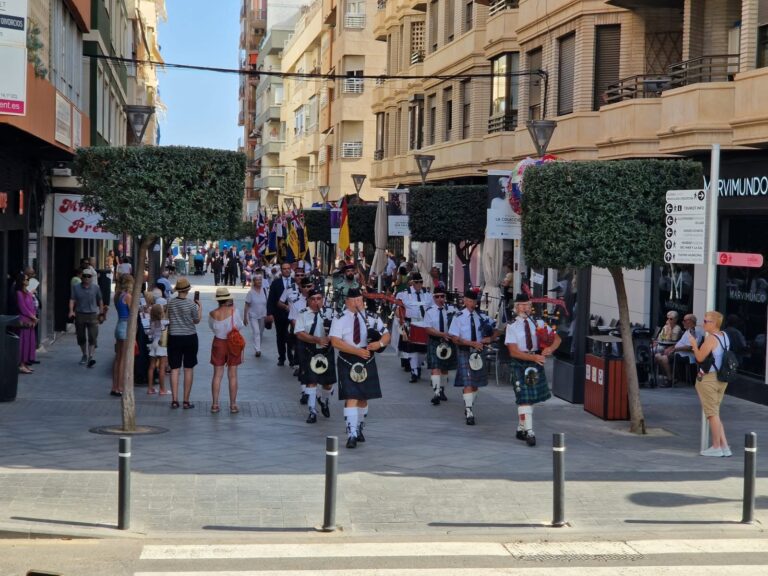 Torrevieja conmemorará este sábado el Día de las Fuerzas Armadas Británicas con un desfile institucional por el centro de la ciudad