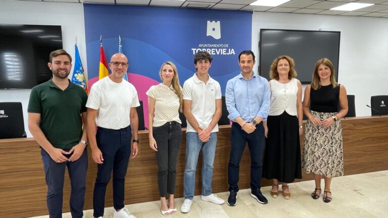 Torrevieja homenajea al alumno de La Purísima que logra la mejor nota de la EBAU 2026 de toda la Comunidad Valenciana
