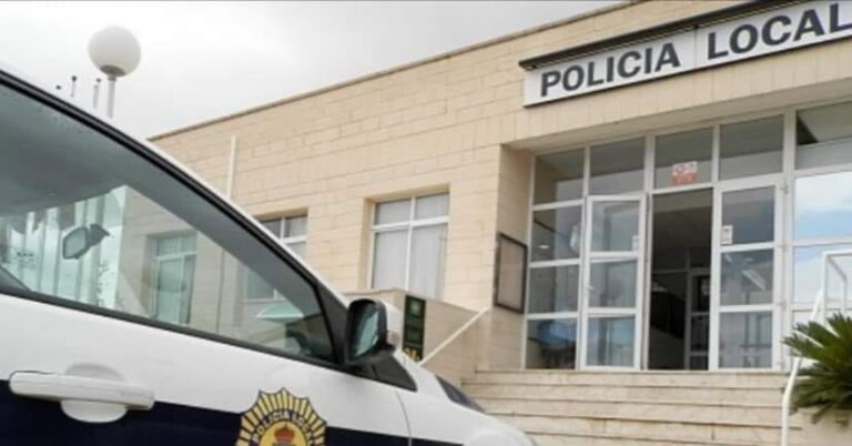 La rápida actuación de la Policía de Medio Ambiente y Protección Animal garantiza el bienestar de un perro localizado en un solar de Torrevieja